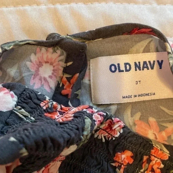 Girls size 3T bundle - dresses-pjs - zip up- skirt -top - Picture 5 of 16